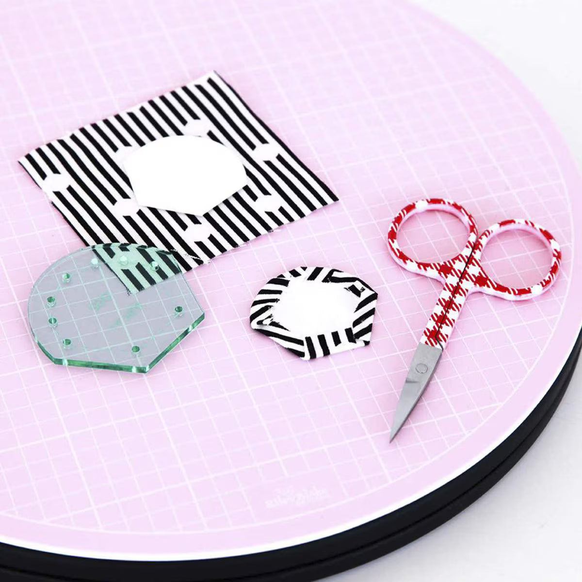 Sue Daley Designs Rotating Cutting Mat 16"